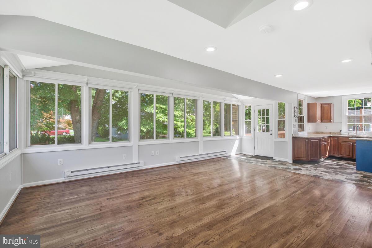 23 Ridge Avenue Edgewater, MD 21037 - Photo 5 of 41 Living room