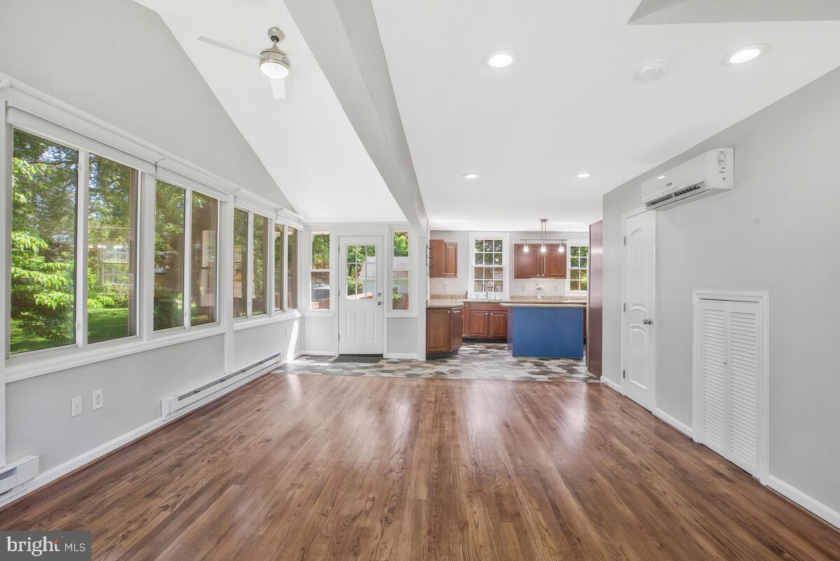 23 Ridge Avenue Edgewater, MD 21037 - Photo 8 of 41 Living room