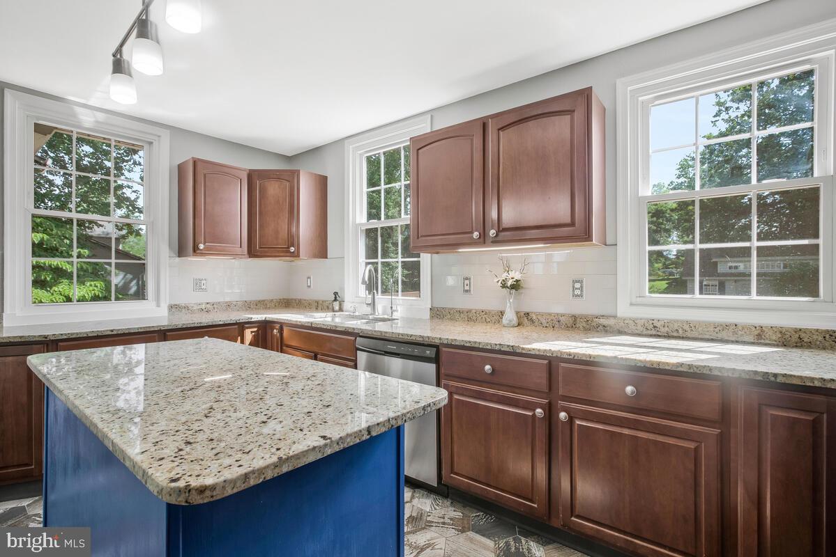 23 Ridge Avenue Edgewater, MD 21037 - Photo 10 of 41 Kitchen