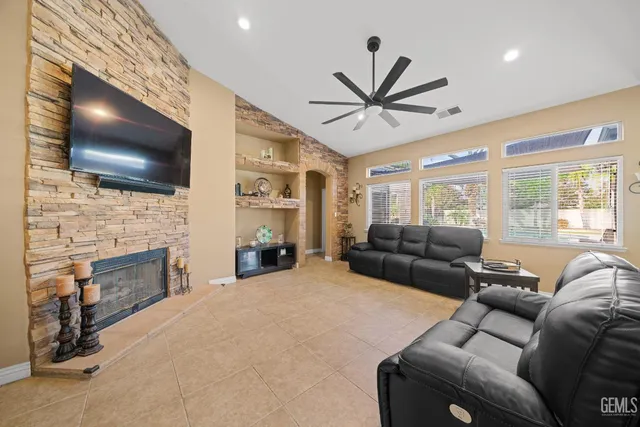 $554,000 | Undisclosed Address, Bakersfield, CA 93312