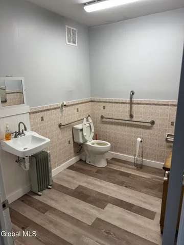 $2,000 | 84 Ferry Street, Troy, NY 12180