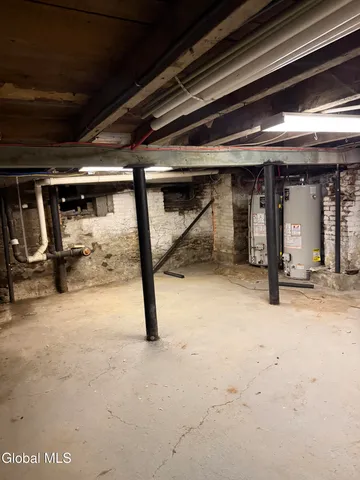 $2,000 | 84 Ferry Street, Troy, NY 12180