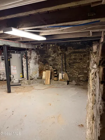 $2,000 | 84 Ferry Street, Troy, NY 12180