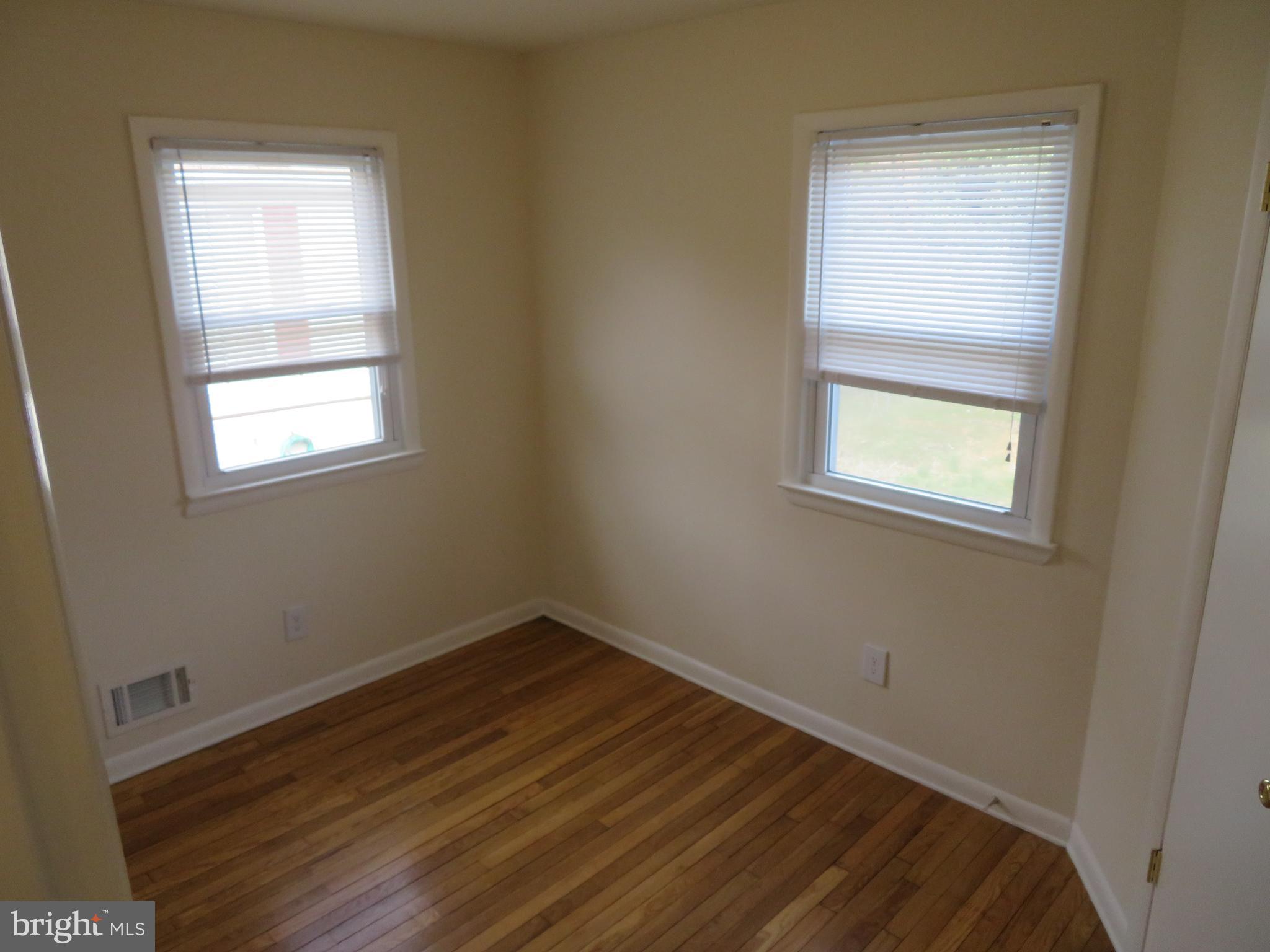 5414 Quesada Road Riverdale, MD 20737 - Photo 14 of 33 Main Lvl Bedroom 1 - Windows
