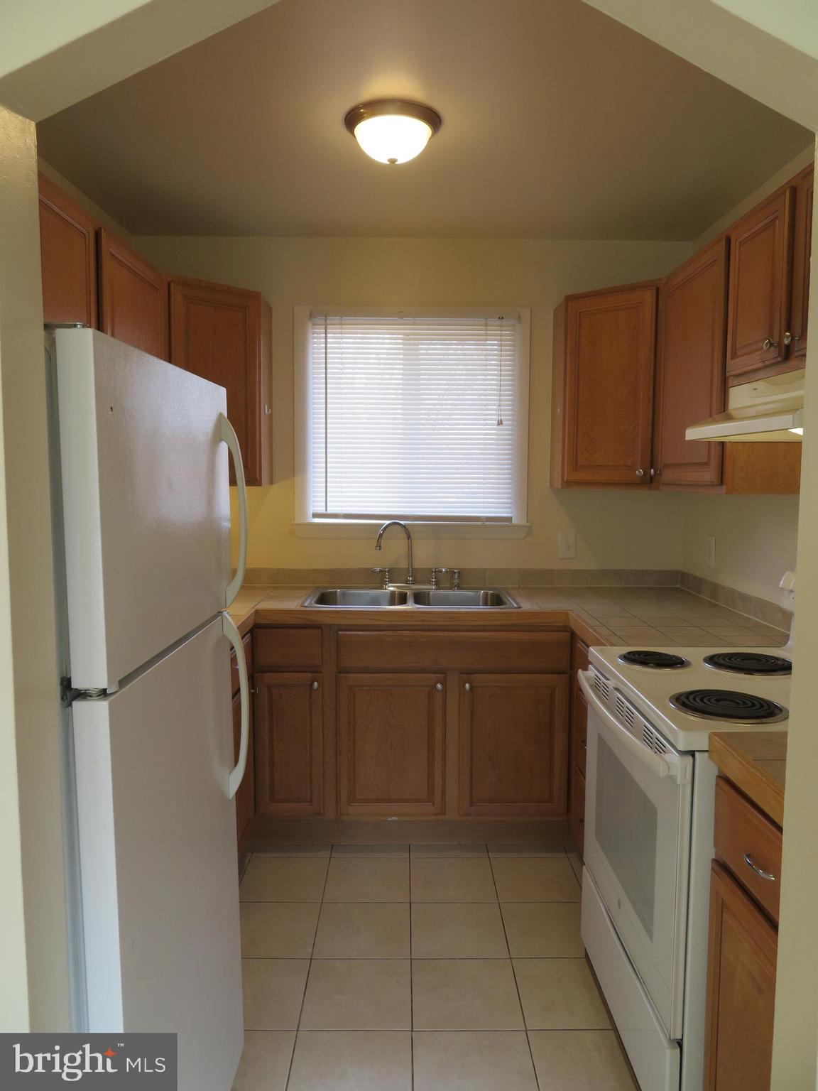 5414 Quesada Road Riverdale, MD 20737 - Photo 8 of 33 Kitchen