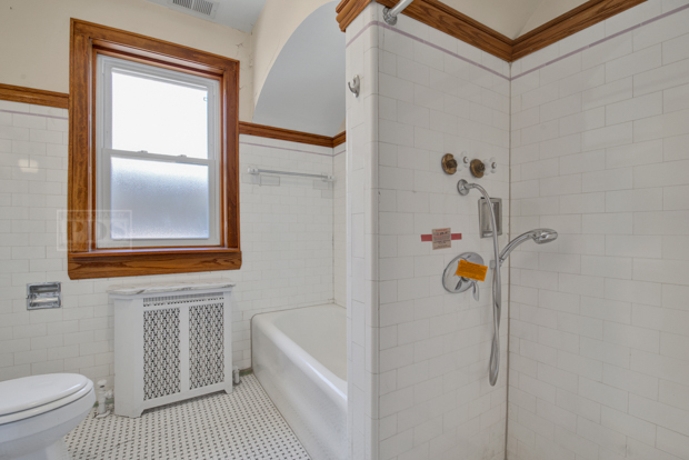 6727 Riverside Drive Berwyn, IL 60402 - Photo 18 of 30 a bathroom with a bathtub and shower