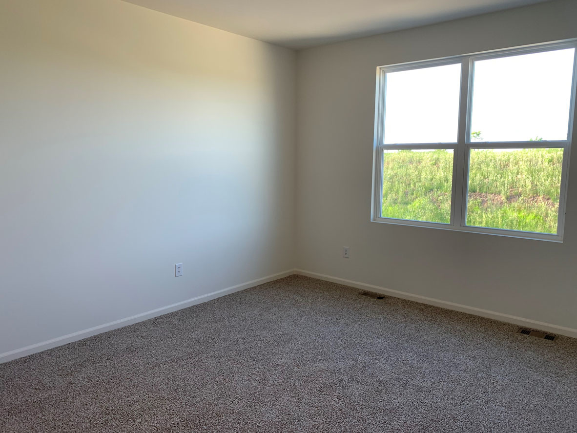 935 Eineke Boulevard Algonquin, IL 60102 - Photo 17 of 39 an empty room with a window