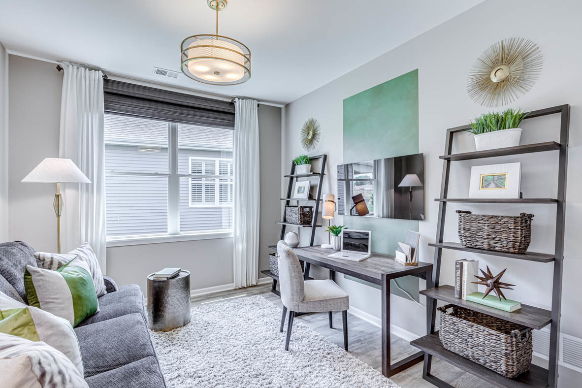 935 Eineke Boulevard Algonquin, IL 60102 - Photo 26 of 39 a living room with furniture