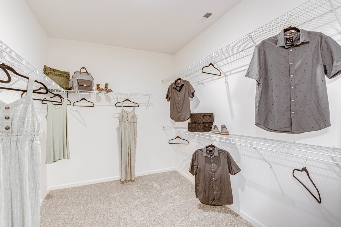 935 Eineke Boulevard Algonquin, IL 60102 - Photo 31 of 39 a view of walk in closet