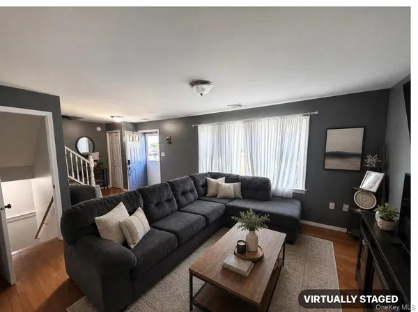 $425,000 | 38 Zugibe Court, West Haverstraw, NY 10993