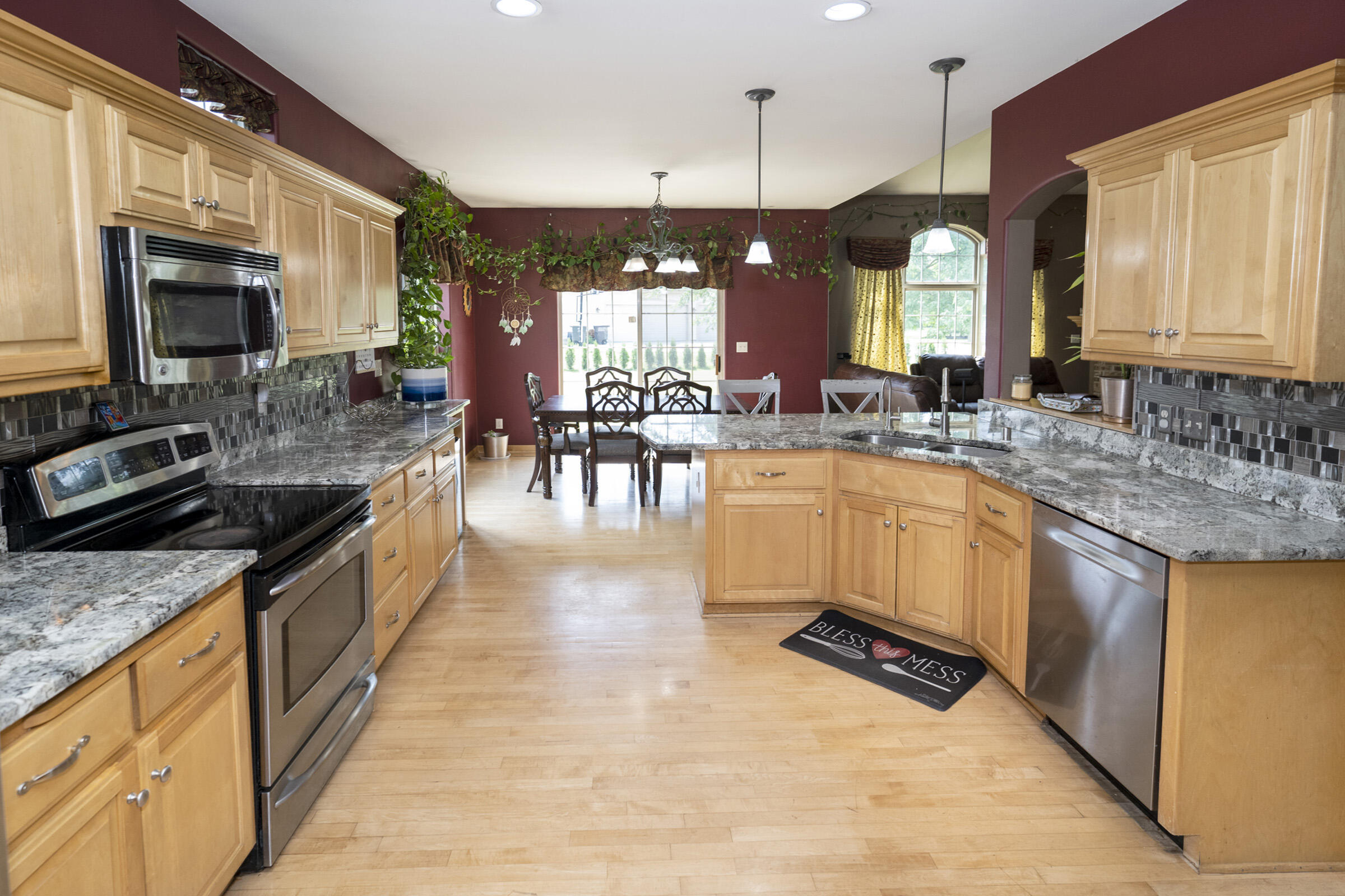 9729 West Prairie Grass Way Franklin, WI 53132 - Photo 23 of 85 Kitchen to Dining Rm