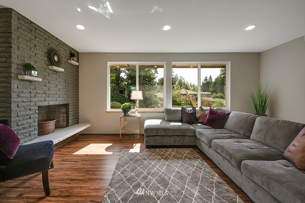 8507 186th Street Southwest Edmonds, WA 98026 - Photo 2 of 19 Gallery Image 2