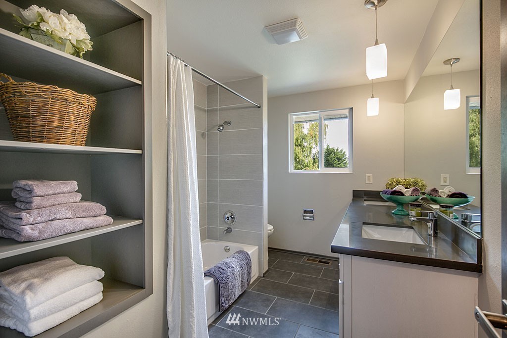 8507 186th Street Southwest Edmonds, WA 98026 - Photo 11 of 19 Gallery Image 11