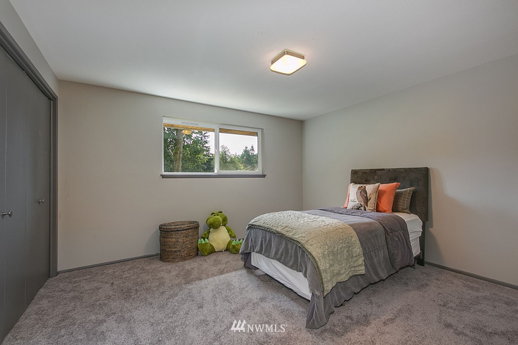 8507 186th Street Southwest Edmonds, WA 98026 - Photo 12 of 19 Gallery Image 12