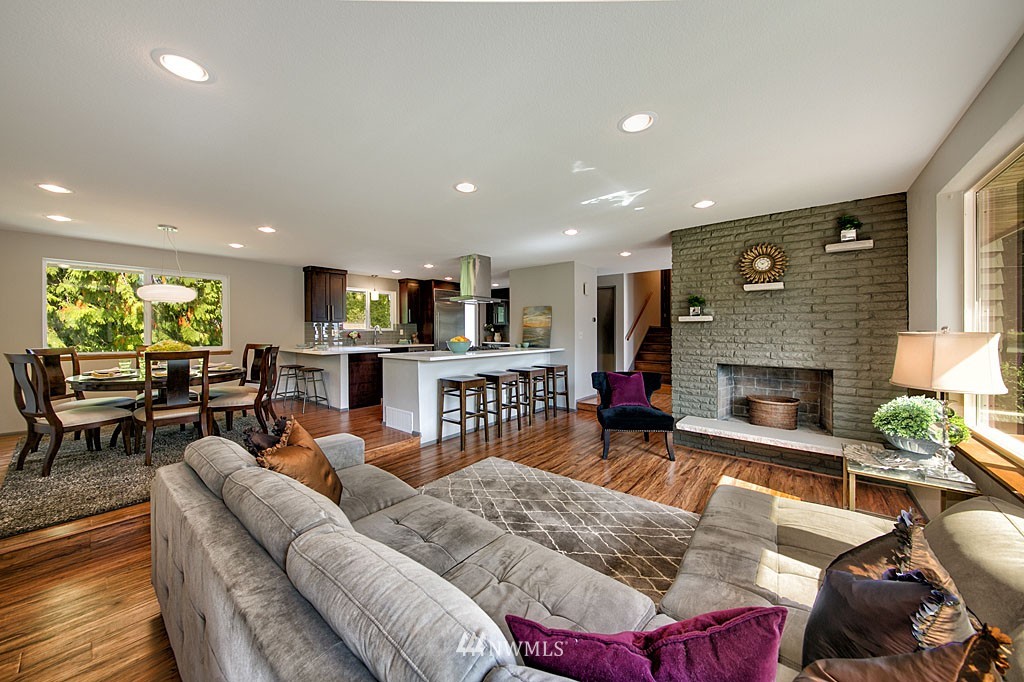 8507 186th Street Southwest Edmonds, WA 98026 - Photo 3 of 19 Gallery Image 3