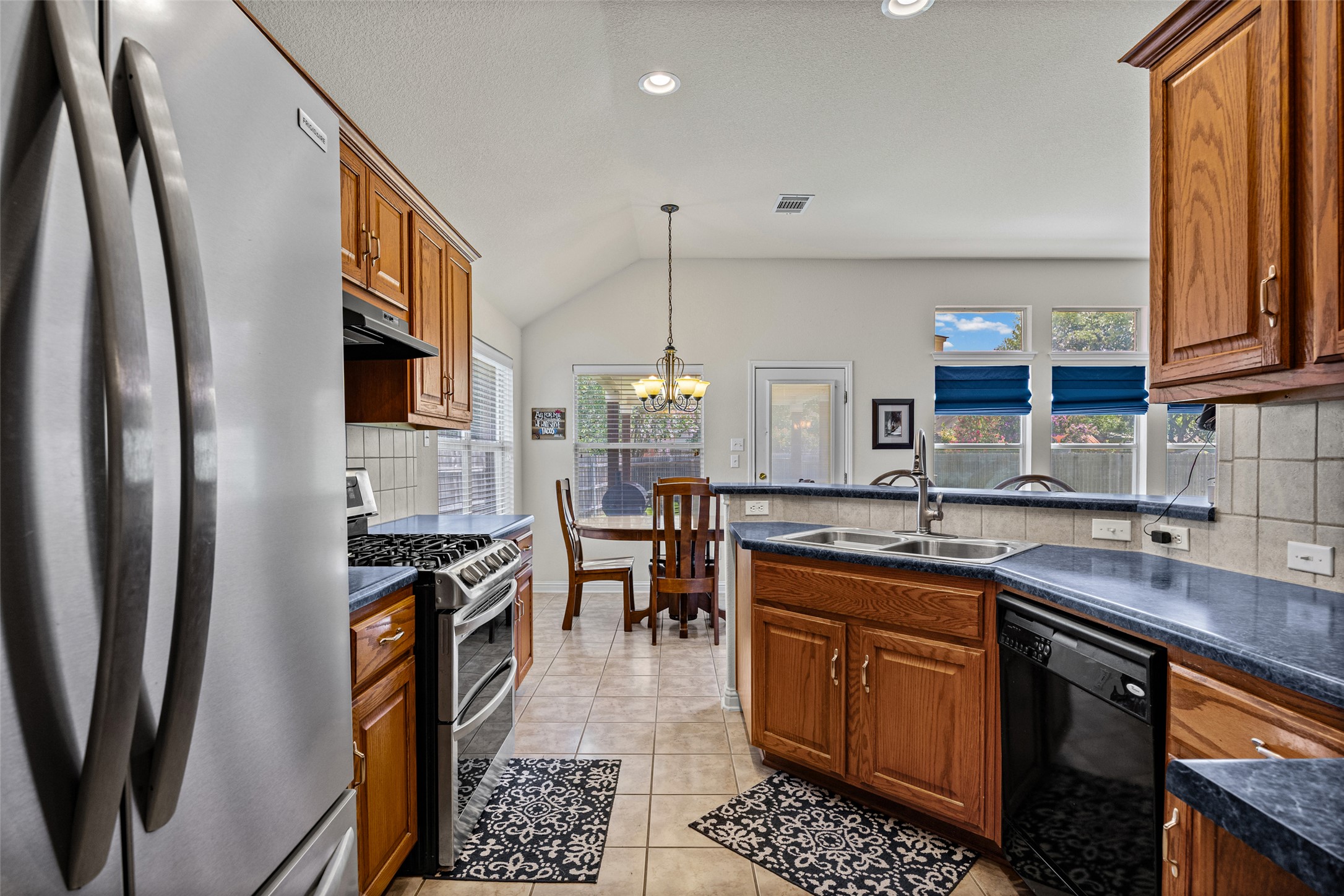 10125 Anahuac Trail Austin, TX 78747 - Photo 6 of 24