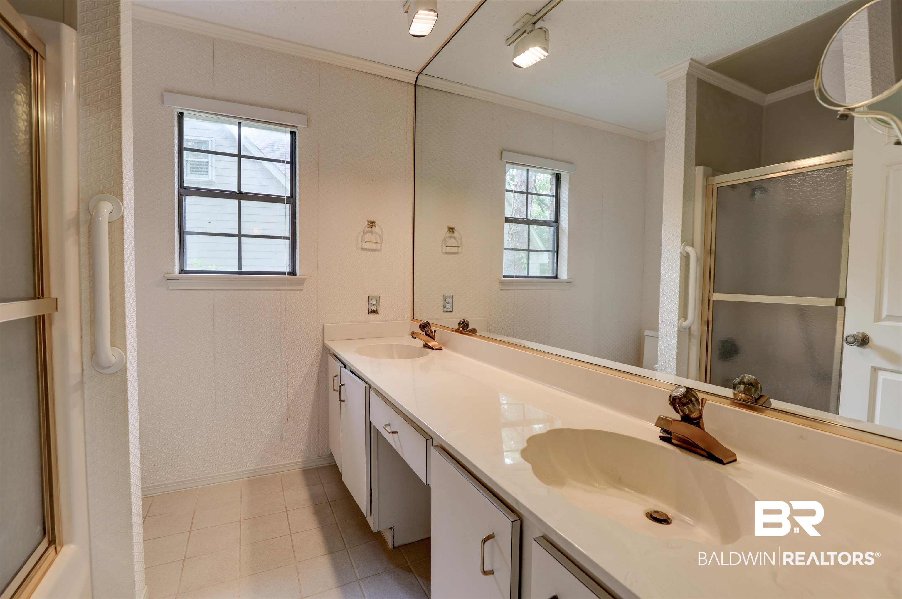 7323 Wild Oaks Road Fairhope, AL 36532 - Photo 24 of 45 Second Full Bathroom