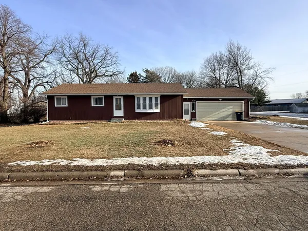 $120,000 | 180 6th Street, Walnut Grove, MN 56180
