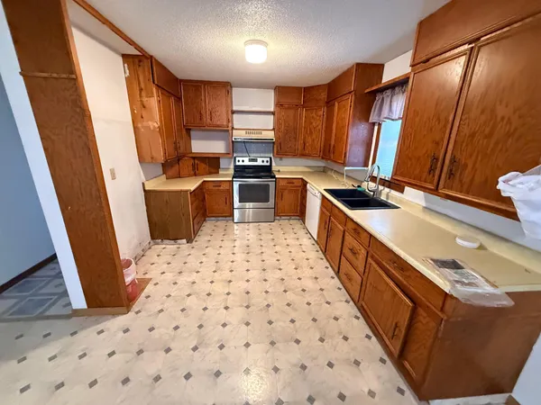 $120,000 | 180 6th Street, Walnut Grove, MN 56180