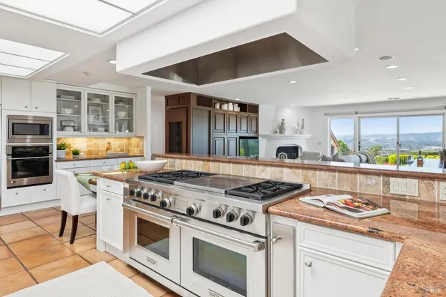 $5,995,000 | 215 Kreuzer Lane, Napa, CA 94559