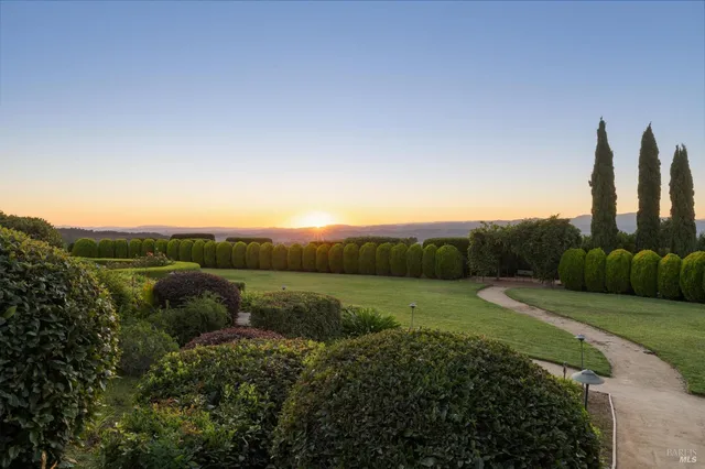 $5,995,000 | 215 Kreuzer Lane, Napa, CA 94559