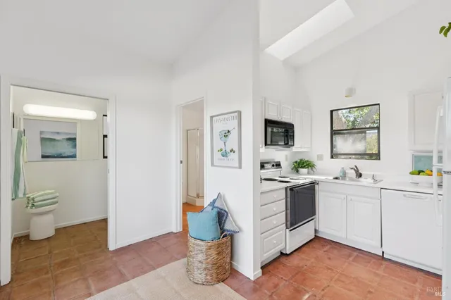 $5,995,000 | 215 Kreuzer Lane, Napa, CA 94559