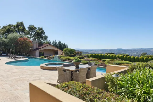 $5,995,000 | 215 Kreuzer Lane, Napa, CA 94559