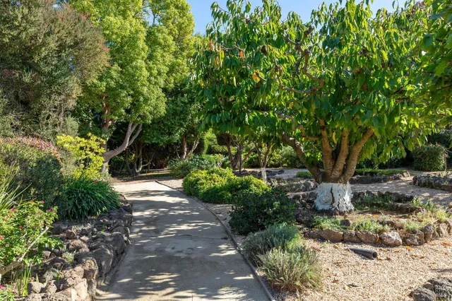 $5,995,000 | 215 Kreuzer Lane, Napa, CA 94559