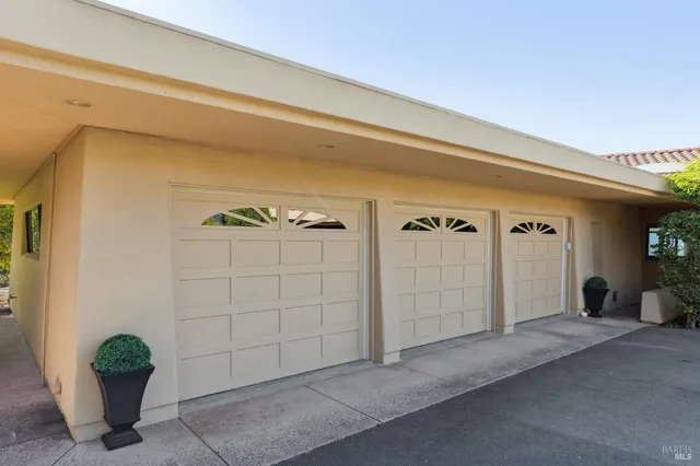 $5,995,000 | 215 Kreuzer Lane, Napa, CA 94559