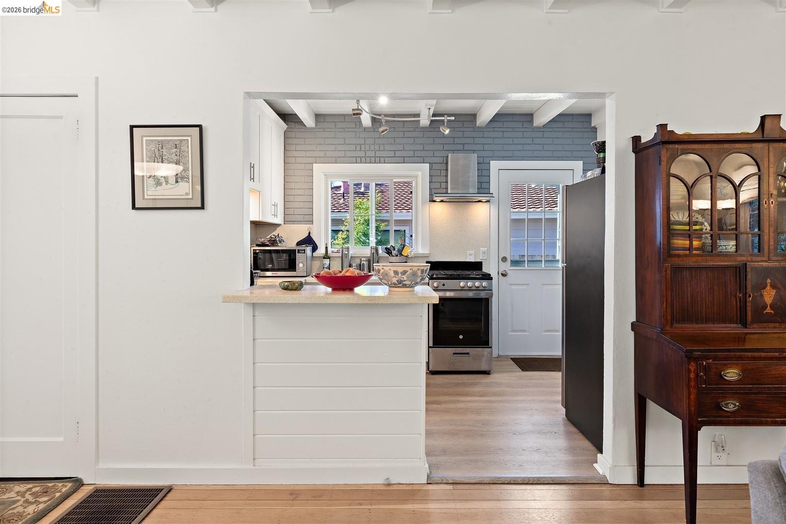 319 North San Pedro Road San Rafael, CA 94903 - Photo 8 of 60 Main House