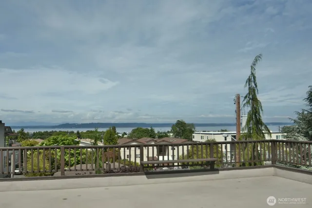 $3,600 | 271 4th Avenue South, Unit 5, Edmonds, WA 98020