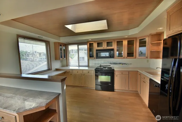 $3,600 | 271 4th Avenue South, Unit 5, Edmonds, WA 98020