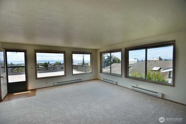 $3,600 | 271 4th Avenue South, Unit 5, Edmonds, WA 98020