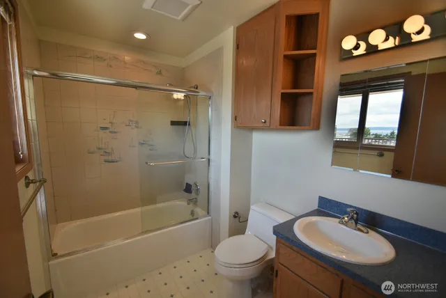 $3,600 | 271 4th Avenue South, Unit 5, Edmonds, WA 98020