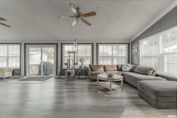 $210,000 | 109 South Main Street, Saybrook, IL 61770