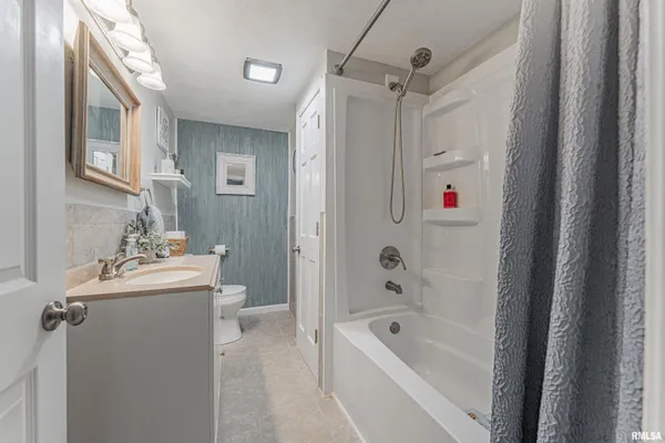 $210,000 | 109 South Main Street, Saybrook, IL 61770
