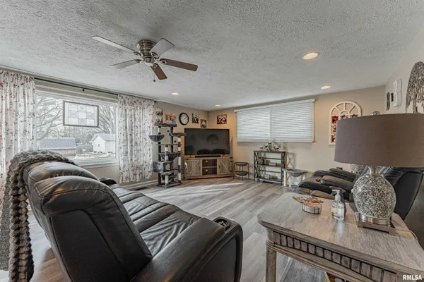 $210,000 | 109 South Main Street, Saybrook, IL 61770