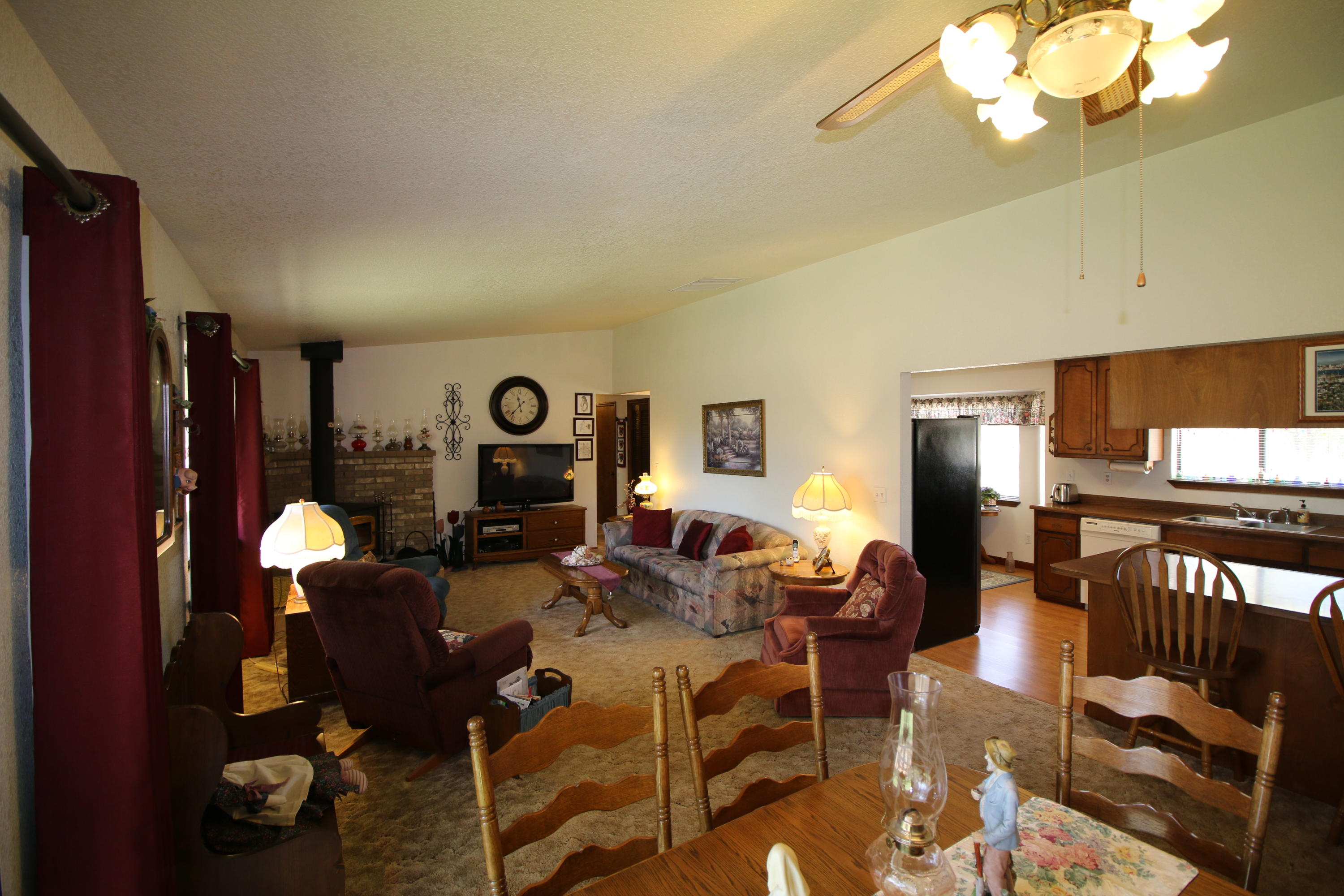21242 Boyle Road Redding, CA 96003 - Photo 21 of 28 2016-10-19 00.38.30