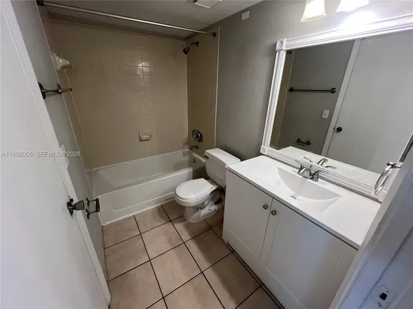 $2,100 | 251 Palm Circle West, Unit 107, Pembroke Pines, FL 33025