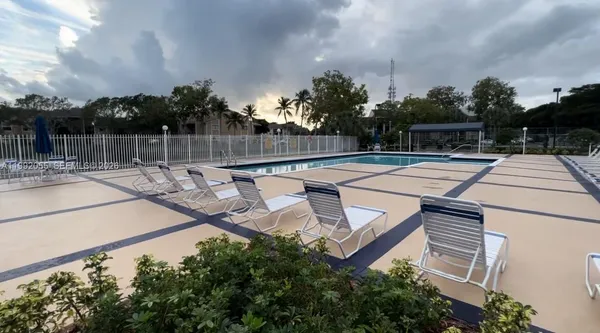 $2,100 | 251 Palm Circle West, Unit 107, Pembroke Pines, FL 33025