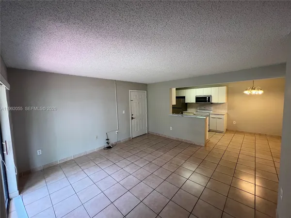 $2,100 | 251 Palm Circle West, Unit 107, Pembroke Pines, FL 33025