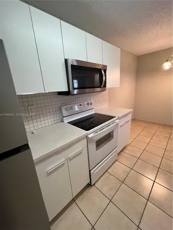 $2,100 | 251 Palm Circle West, Unit 107, Pembroke Pines, FL 33025