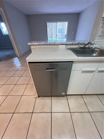 $2,100 | 251 Palm Circle West, Unit 107, Pembroke Pines, FL 33025
