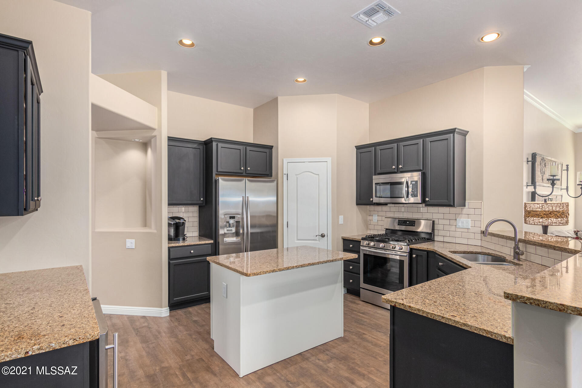 7869 North Rondure Loop Tucson, AZ 85743 - Photo 12 of 27 Gallery Image 12