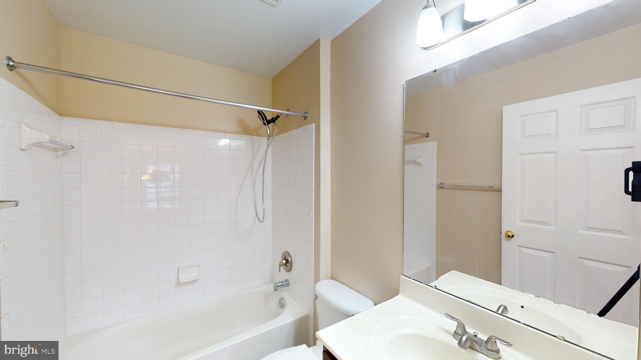 1502 Shellford Lane Accokeek, MD 20607 - Photo 19 of 39 Upper level main bath.