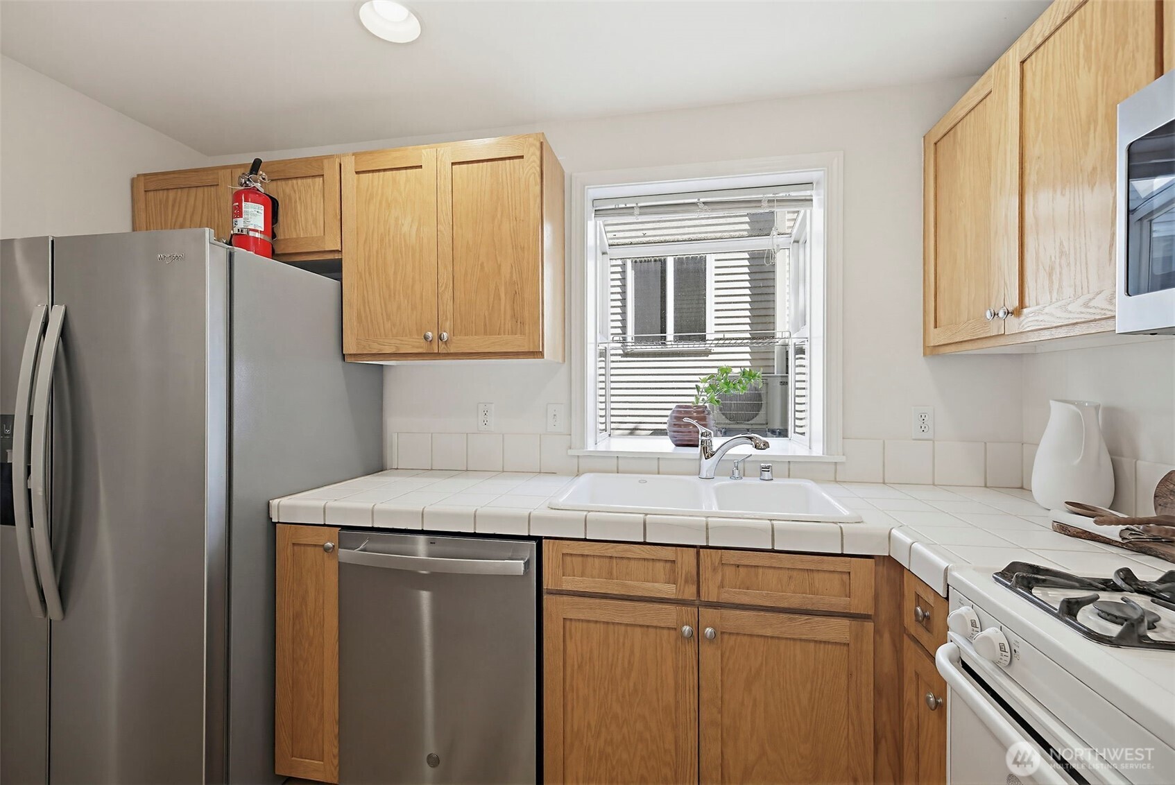 1141 North 93rd Street, Unit B Seattle, WA 98103 - Photo 12 of 30
