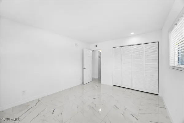 $329,000 | 601 Periwinkle Way, Unit D1, Sanibel, FL 33957