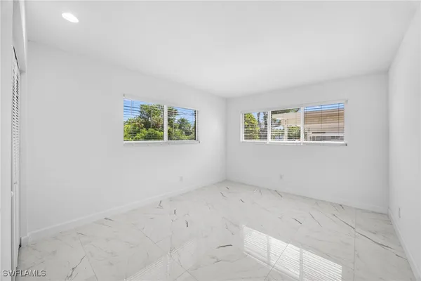 $329,000 | 601 Periwinkle Way, Unit D1, Sanibel, FL 33957