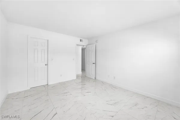 $329,000 | 601 Periwinkle Way, Unit D1, Sanibel, FL 33957