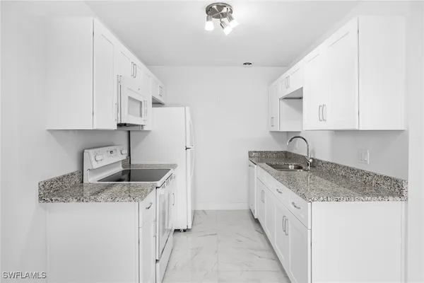 $329,000 | 601 Periwinkle Way, Unit D1, Sanibel, FL 33957